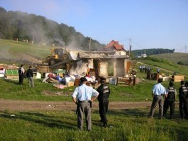 Felszámolták a Pacé fertőjét (Romokban a romák tanyája)