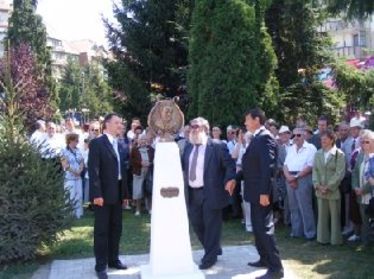 Görgényi Ernő, Kiss László és Lőrincz Zsigmond leleplezték Erkel Ferenc szobrát