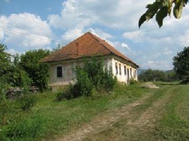 Az egykori Jancsó-kúria maradványaira épült romos ház 	               A szerző felvételei