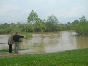 Bitánál figyelik a víz szintjét                                                     A szerző felvétele