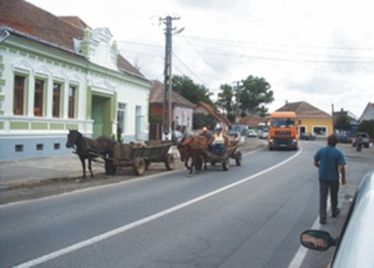 Az uzoni főúton. A szerző felvétele