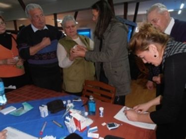 Vércukorszintet mérnek. A szerző felvétele