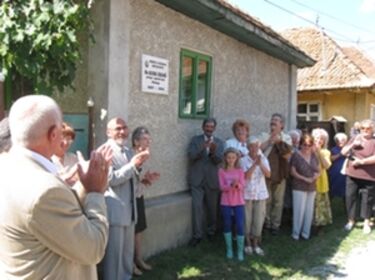 Emléktábla a szülőházon. A szerző felvételei