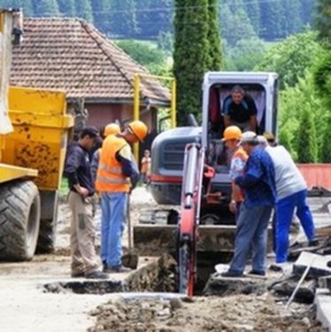 A gödröket gyorsan kiássák, de annál később temetik be         A szerző felvétele