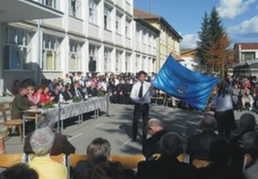 Vastaps mellett mutatták be az új iskolazászlót                        A szerző felvétele