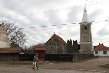 Aldoboly is élni akar