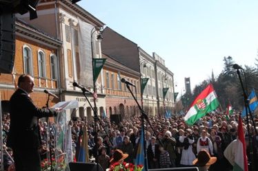 Németh Zsolt beszédet mond Sepsiszentgyörgyön