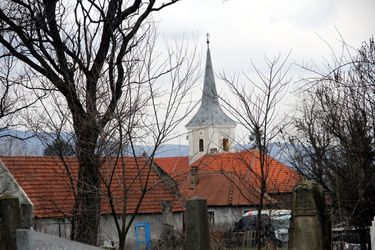 Szentivánlaborfalván felújítják a villanyhálózatot. Albert Levente felvétele