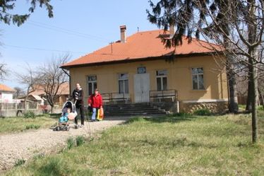 Bőven akad tennivaló a gidófalvi rendelő körül is                          Albert Levente felvétele