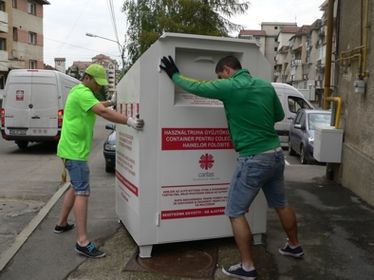 Elhelyezik a konténert a Váradi József utca aljában