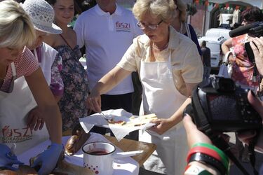 Készül a lekváros kalács. A szerző felvétele