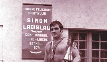 Simon László