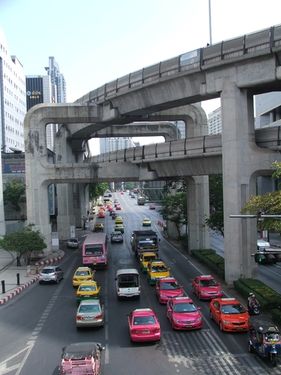 Függővasút Bangkokban. A szerző felvétele