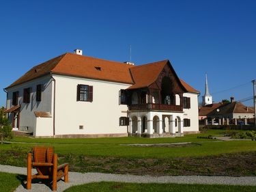 Kastélyból négycsillagos szálló (Helyi történelemből feltarisznyázva távozik a vendég)