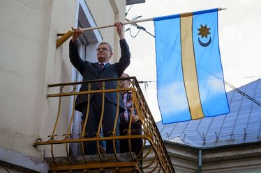 Tőkés László június 18-án tűzte ki irodájára a székely zászlót