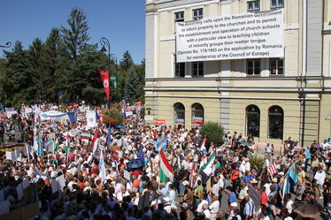 2012. szeptember 1-jén tízezrek vonultak utcára a Mikó védelmében. Albert Levente felvétele