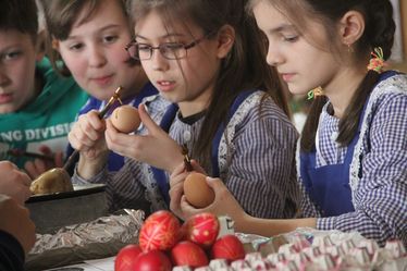 Az Ady Endre-iskola kisdiákjai nagy türelemmel rajzolták a mintákat. Albert Levente felvétele