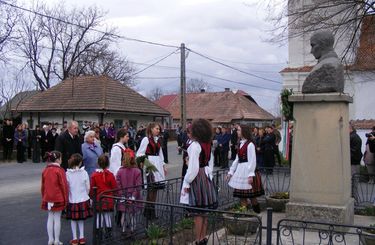 Megemlékezés Csomakőrösön. A szerző archív felvétele