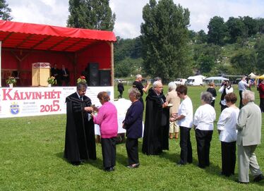 Több százan vettek úrvacsorát. A szerző felvételeI