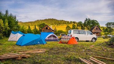 Most még épül a tábor – az EMI-sek visszatérnek a 3-as kilométerhez