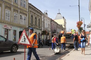 Hamarosan végeznek a munkálatokkal a Petőfi Sándor utcában. Fotó: Albert Levente