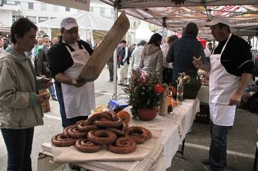 Elkészült a kóstolnivaló. Albert Levente felvételei