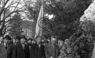 Az első március tizenötödike,  amikor szabadon koszorúzhattak. Albert Levente archív felvétele