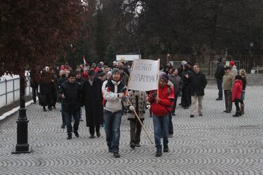 Közel százan gyűltek össze tegnap délután Sepsiszentgyörgy főterén a Beke István Attila védelmében zajló megyeszékhelyi megmozdulás harmadik napján. Albert Levente felvétele