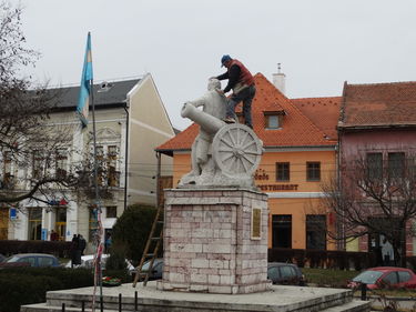 ,,Megtisztulva” várja az ünnepet Gábor Áron szobra. A szerző felvétele