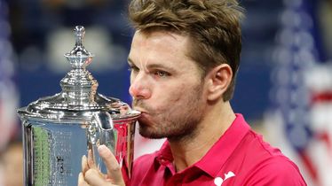 Stan Wawrinka a US Open trófeájával