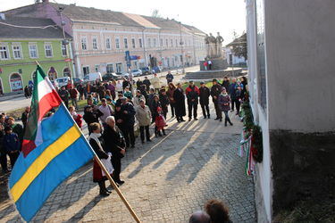 Főhajtás Baróton. A szerző felvételei