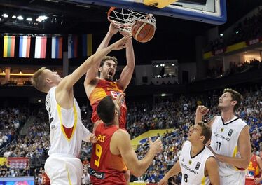 A Gasol testvérekkel felálló spanyol válogatott az Eb első számú esélyese