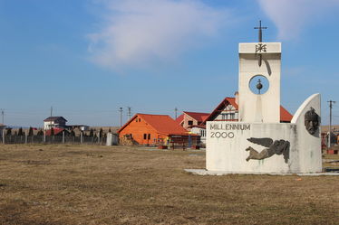 Továbbra is ábrándnak tűnik, hogy park veszi körül a Millennium-emlékművet. A szerző felvétele