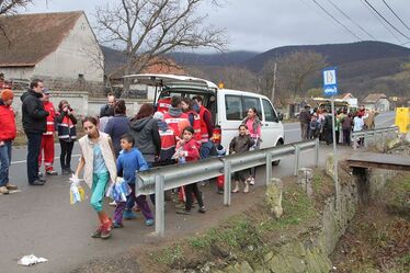 Oltszemen tisztálkodószereket osztottak a rászorulóknak. A szerző felvétele