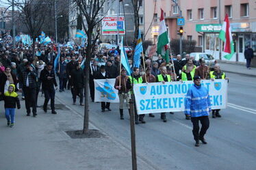 Ezrek követelték az autonómiát március 10-én Marosvásárhelyen. Fotó: Hecser László