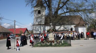 A Csoma-szobornál helyi kisiskolások mutattak be műsort. A szerző felvétele