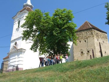 A templomvár előtt