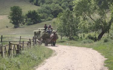 Járhatóvá teszik a kis településre vezető utat. A szerző felvétele