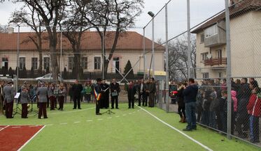 Gyerekek és felnőttek is használhatják a sportpályát – hangzott el a megnyitón. A szerző felvétele