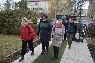 Benyújtották az összegyűjtött aláíásokat az elégedetlen szülők. Fotó: Albert Egon