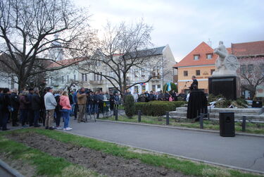 Politikamentes tüntetés a Gábor Áron téren. A szerző felvétele