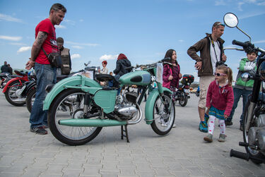 Nemcsak a veterán autóknak, de a régi motoroknak is nagy sikerük volt. Fotó: Klárik Loránd