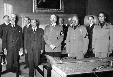 Chamberlain, Daladier, Hitler, Mussolini és Ciano. Fotó: Német Szövetségi Levéltár, Bild 183-R69173 / CC-BY-SA 3.0