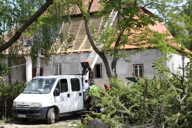 Megújul a kúria tetőzete is. A szerző felvétele