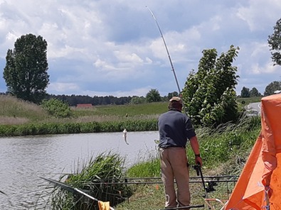 Horgászok a rétyi tónál. A szerző felvétele