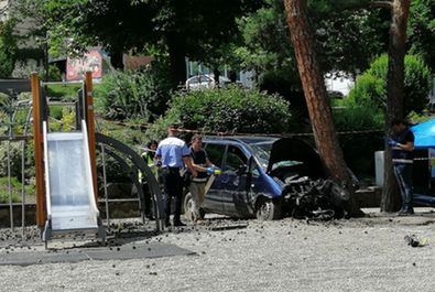 Helyszínelnek a rendőrök. Fotók: Miska Brigitta