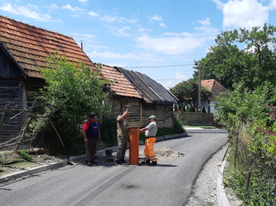 Utcajavítás Bikfalván. A szerző felvétele