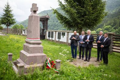 Ima az Úz-völgyében. Balról jobbra: Gergely András, Antal Árpád, Semjén Zsolt, Tamás Sándor, Borboly Csaba