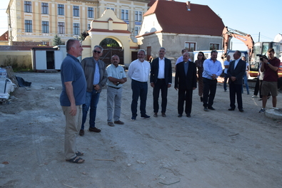 A tervekről beszéltek: élettel töltik meg az épületet. A szerző felvétele