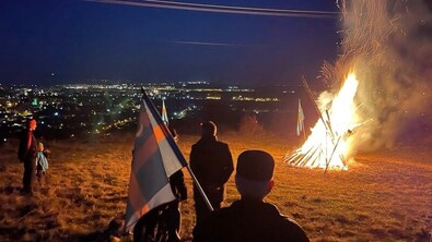 A járványügyi korlátozások ellenére fellobbant az őrtűz a Pacén. Fotók: Ferencz Csaba